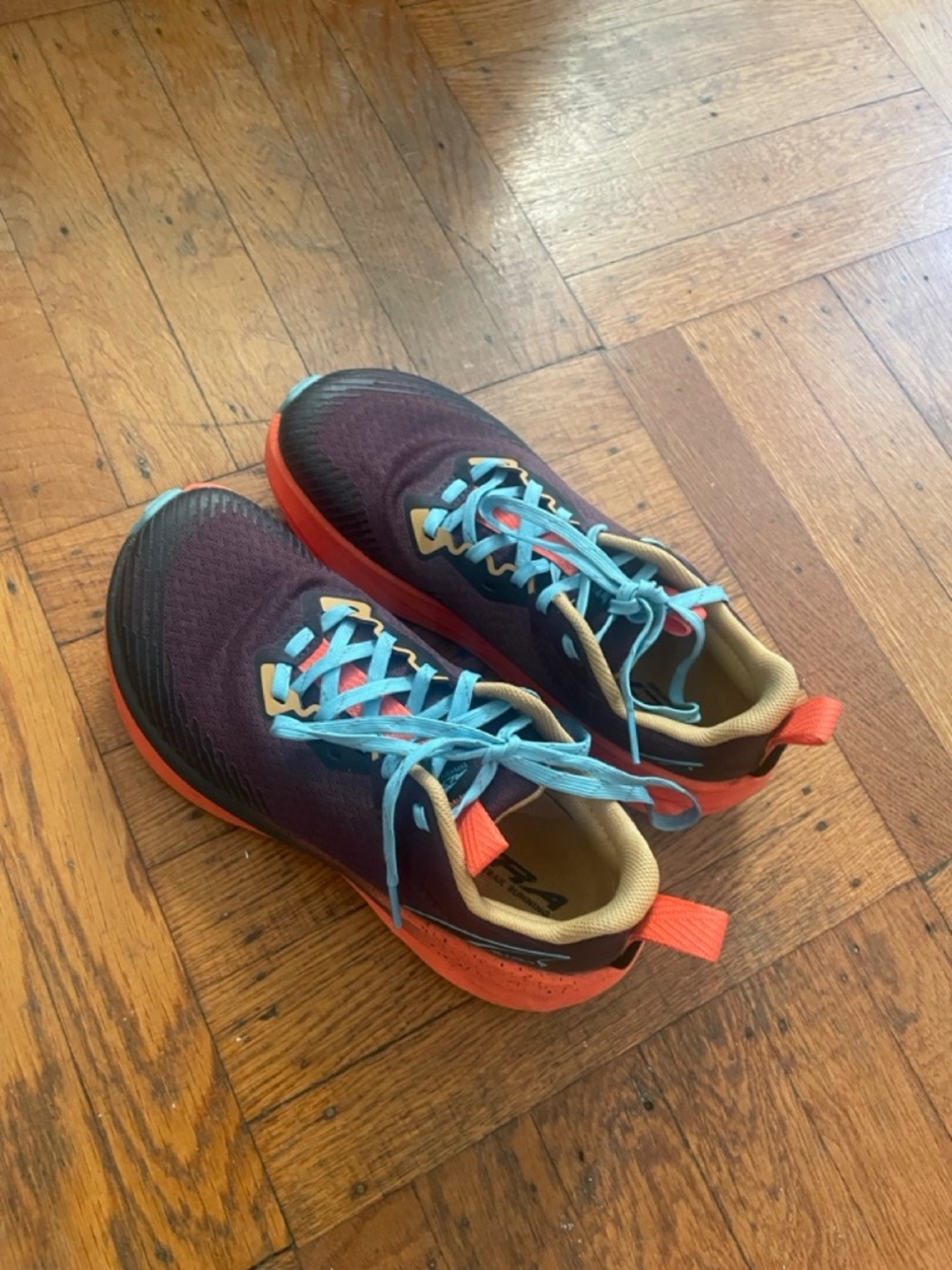 Altra Experience Wild 2 - Women's size 7